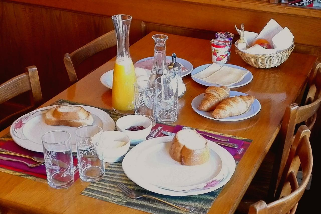 Hotel De L'Ours Vuiteboeuf Eksteriør billede